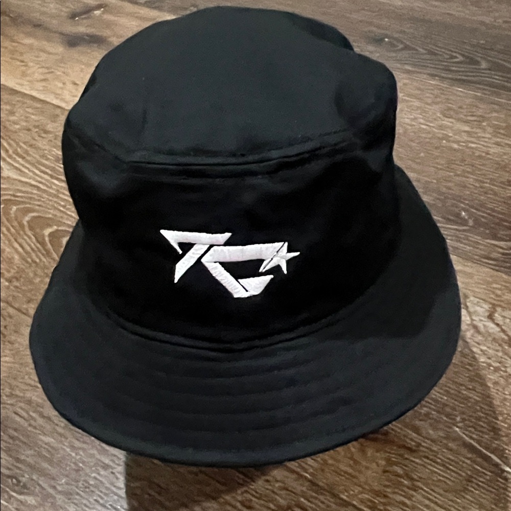 NWOT Tarik Black Bucket Hat with Subtle Logo Detail - Picture 7 of 7